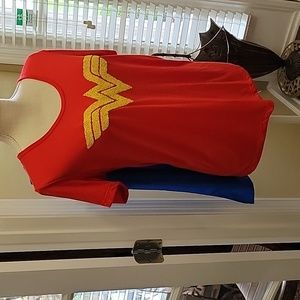 Wonder Woman red yellow beaded short sleeve tee shirt removable cape Med EUC …